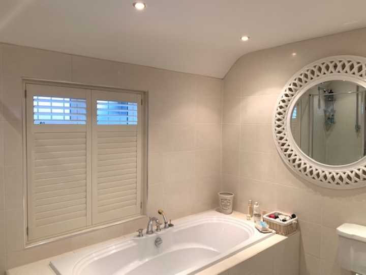 63mm louvre shutters eith easy tilt