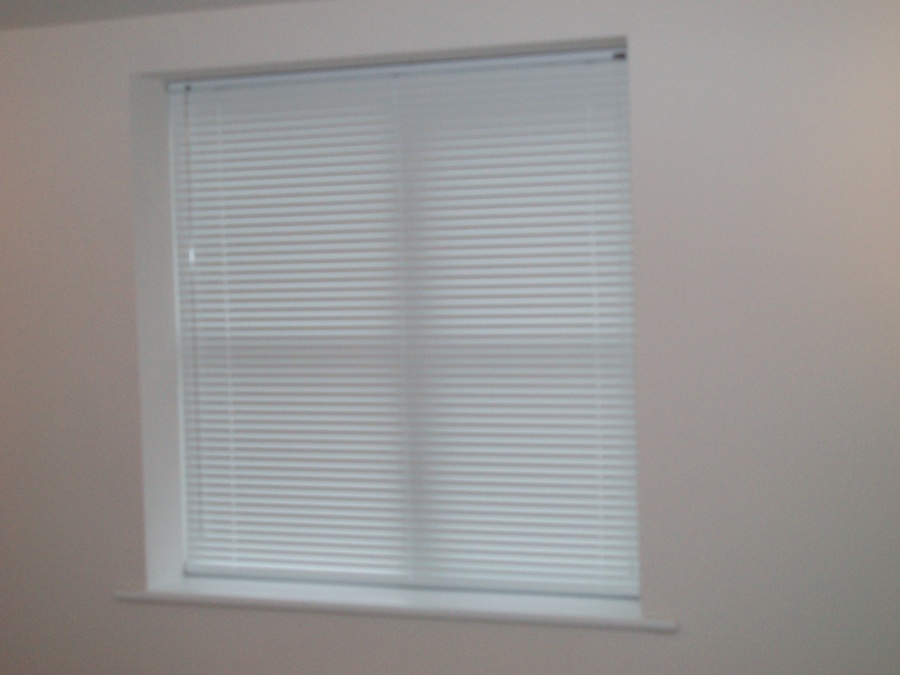 White 25mm venetian blind  - Venetian and wooden blinds -  Carolina Blinds